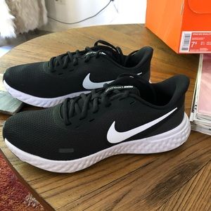 Nike Revolution 5 Running Shoe